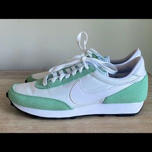 Nike DayBreak Shoe